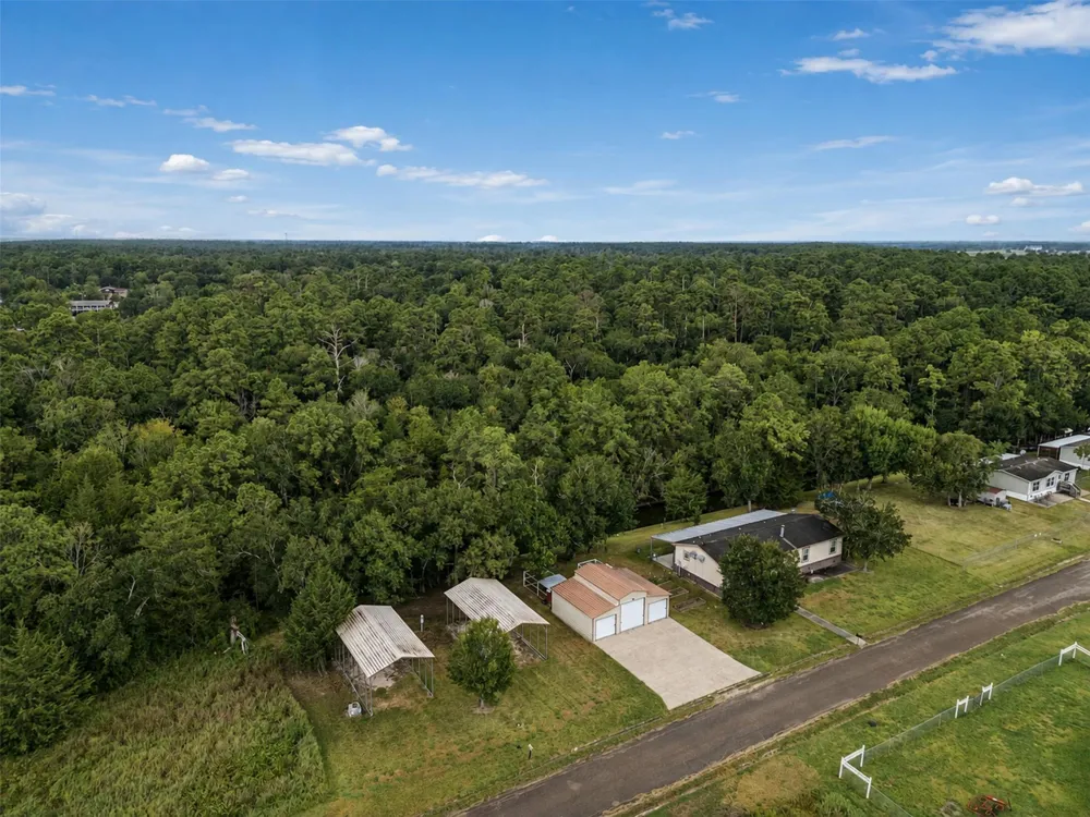 52 County Road 302 Alvin, TX 77511