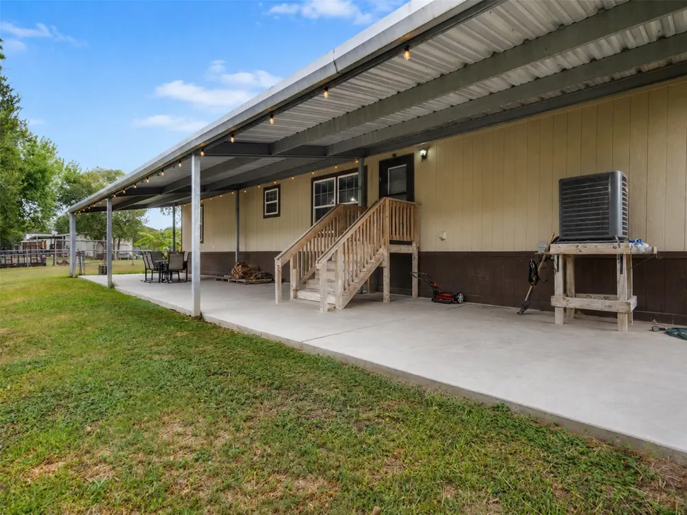 52 County Road 302 Alvin, TX 77511