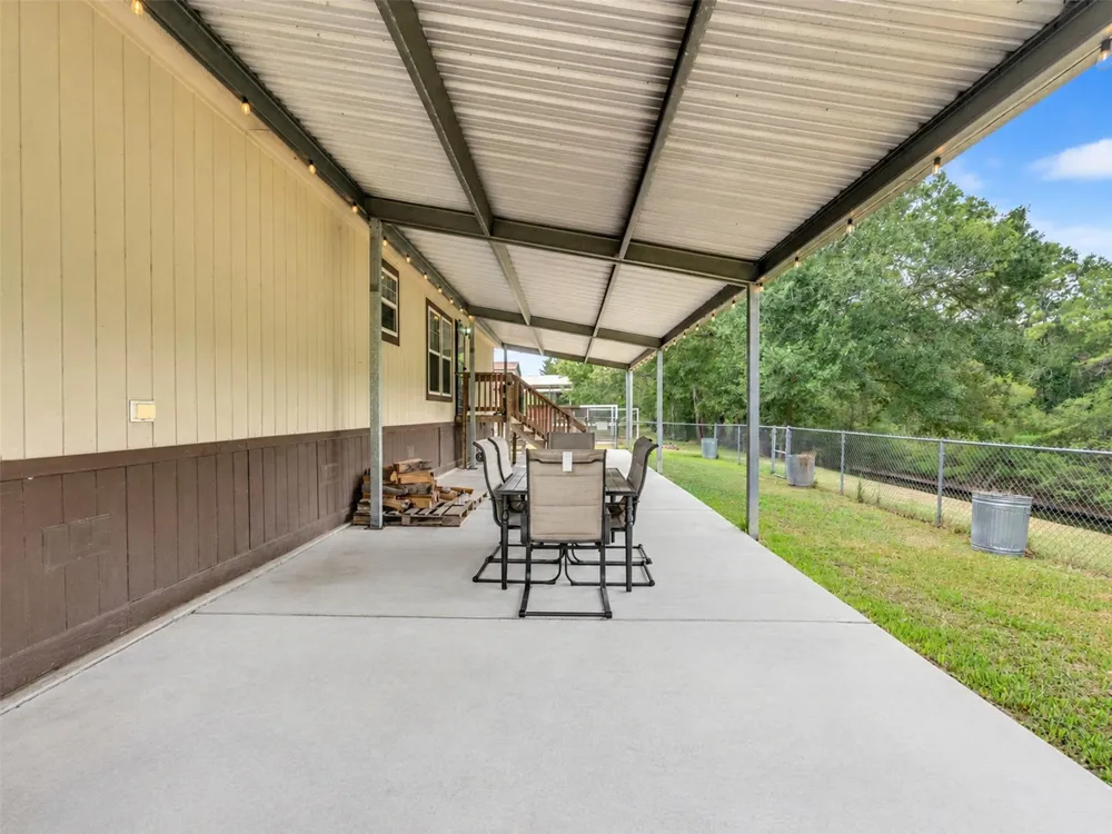 52 County Road 302 Alvin, TX 77511