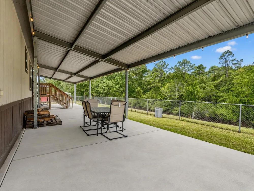 52 County Road 302 Alvin, TX 77511