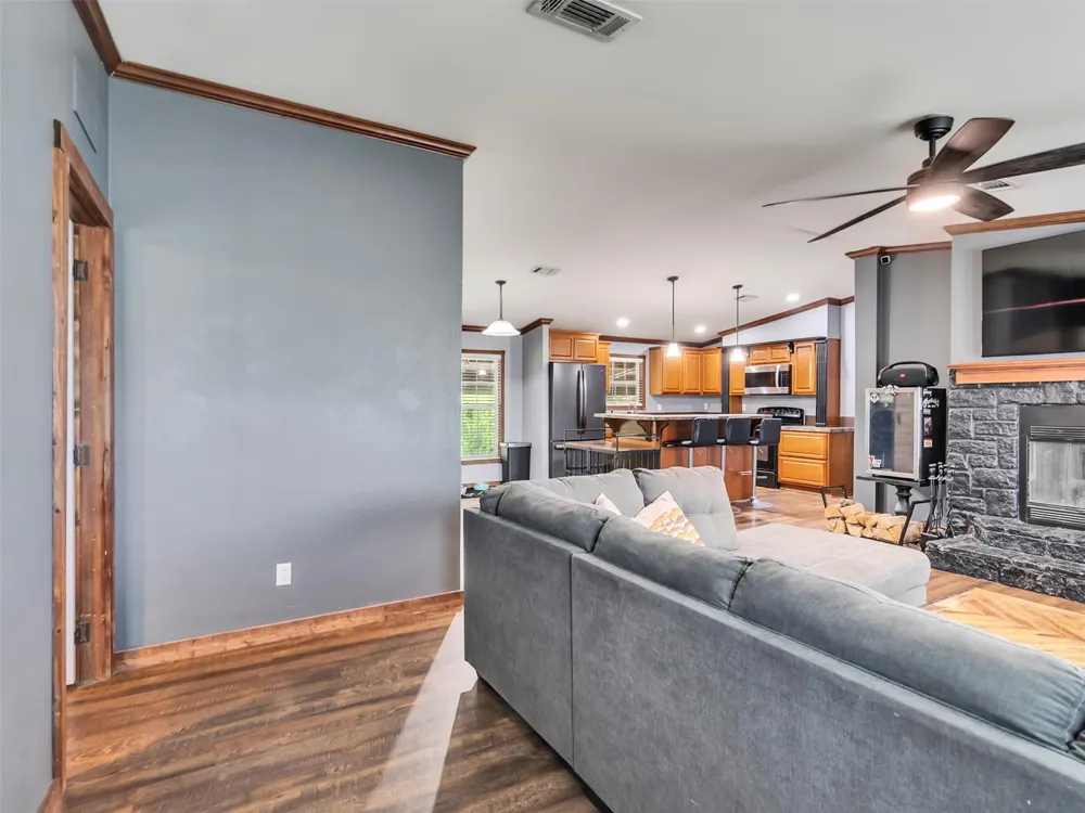52 County Road 302 Alvin, TX 77511
