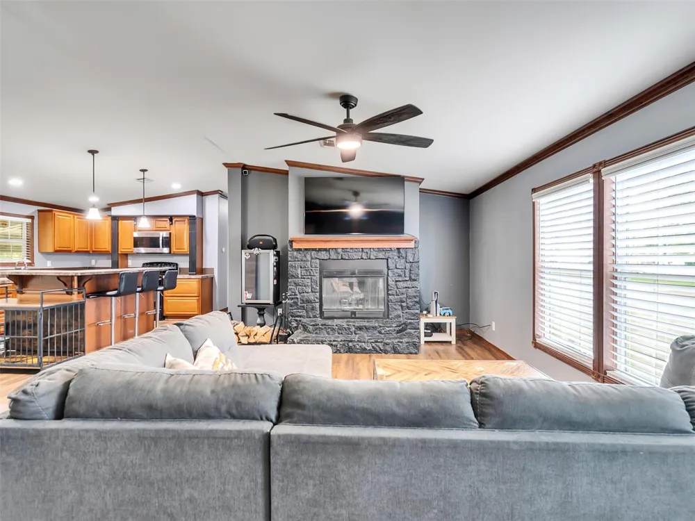 52 County Road 302 Alvin, TX 77511