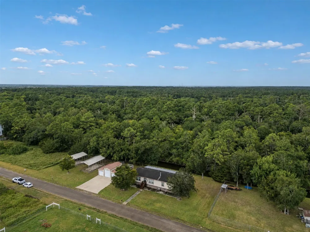 52 County Road 302 Alvin, TX 77511