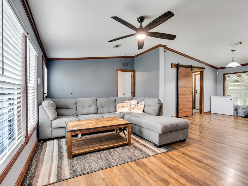52 County Road 302 Alvin, TX 77511
