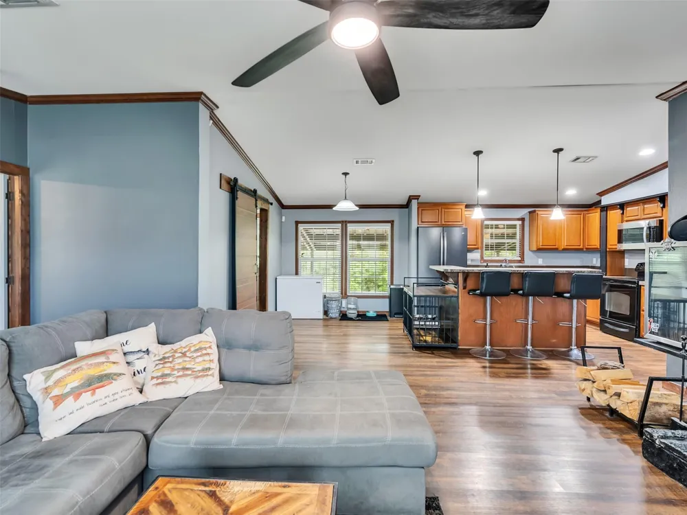52 County Road 302 Alvin, TX 77511