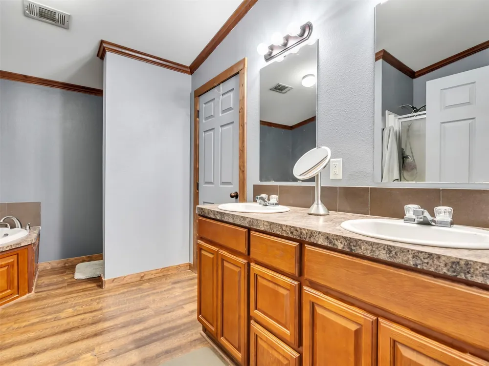 52 County Road 302 Alvin, TX 77511