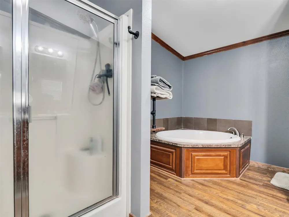 52 County Road 302 Alvin, TX 77511