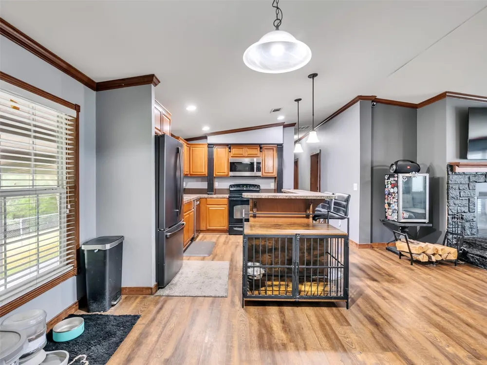 52 County Road 302 Alvin, TX 77511