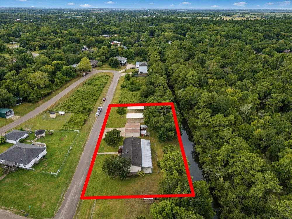 52 County Road 302 Alvin, TX 77511