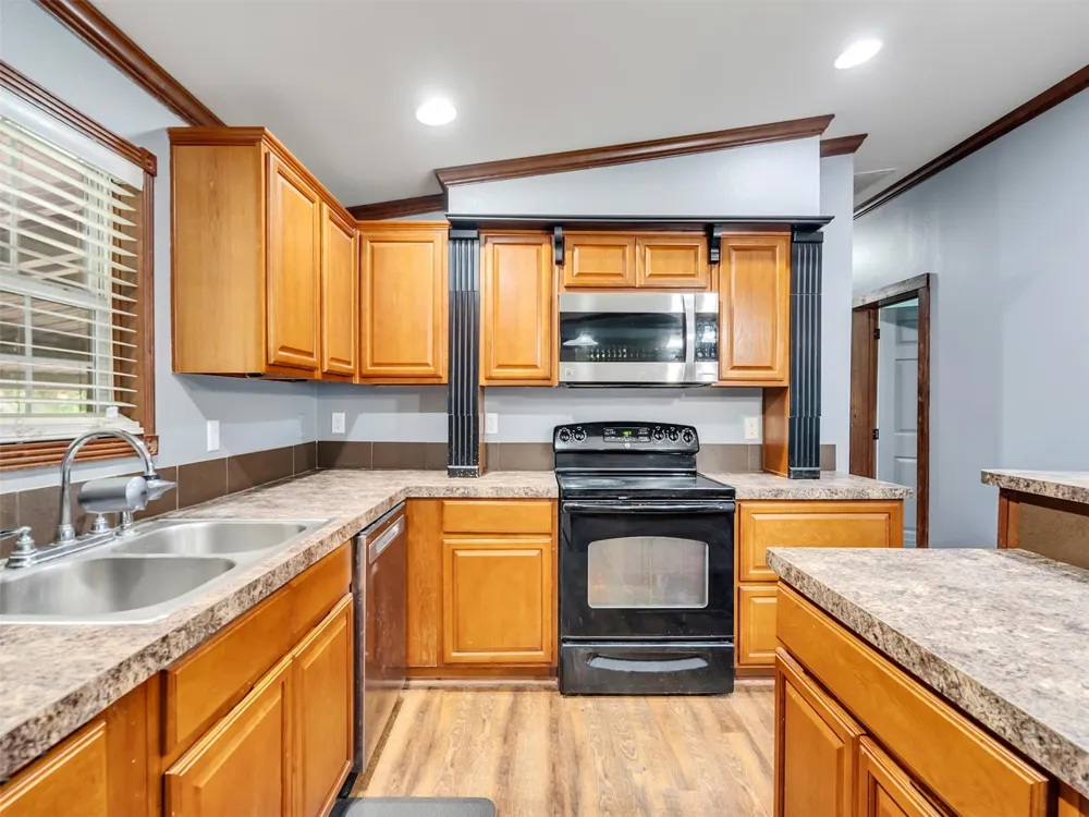 52 County Road 302 Alvin, TX 77511