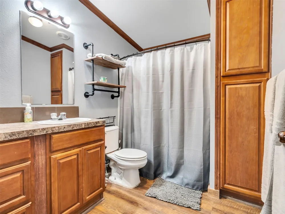 52 County Road 302 Alvin, TX 77511