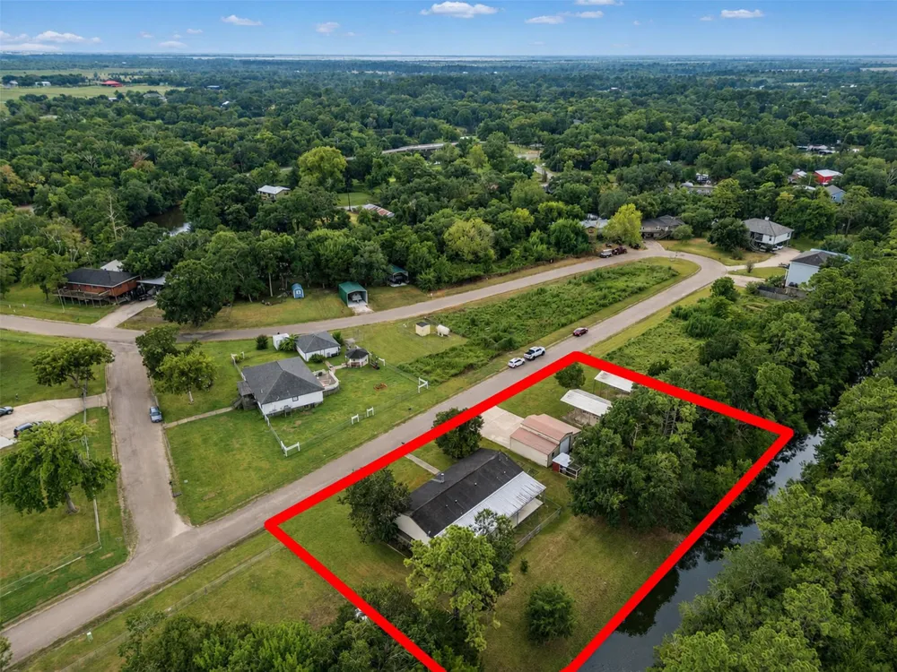 52 County Road 302 Alvin, TX 77511