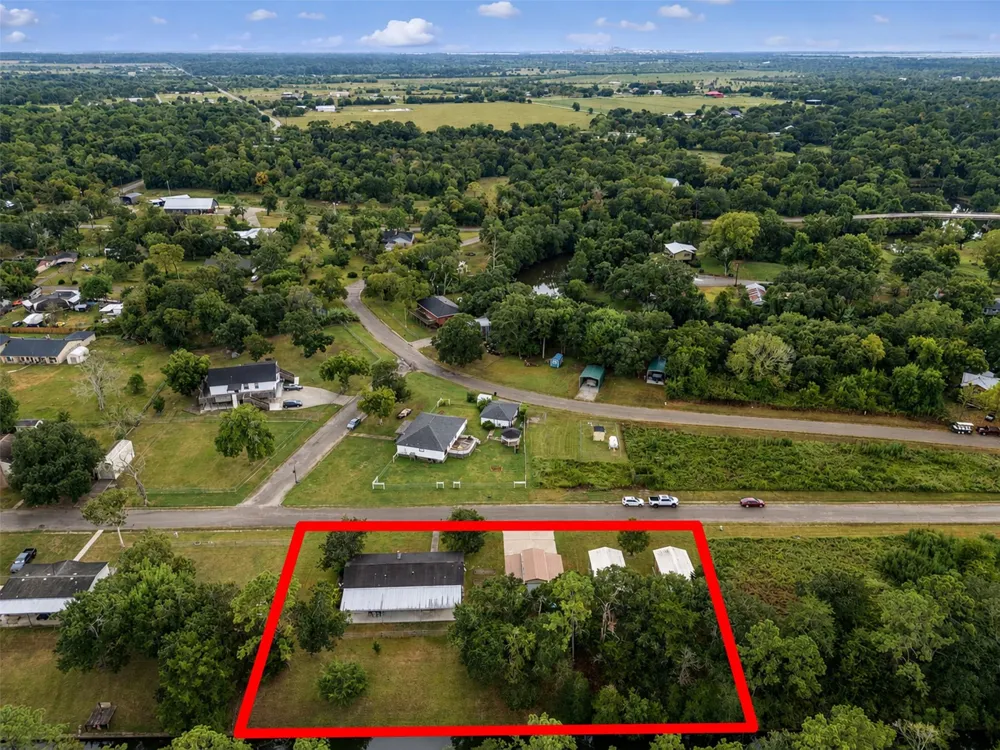 52 County Road 302 Alvin, TX 77511