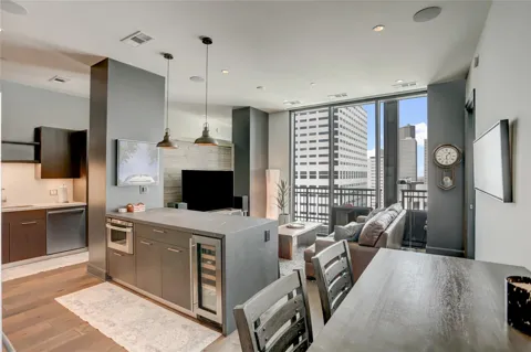 1211 Caroline Street #1706