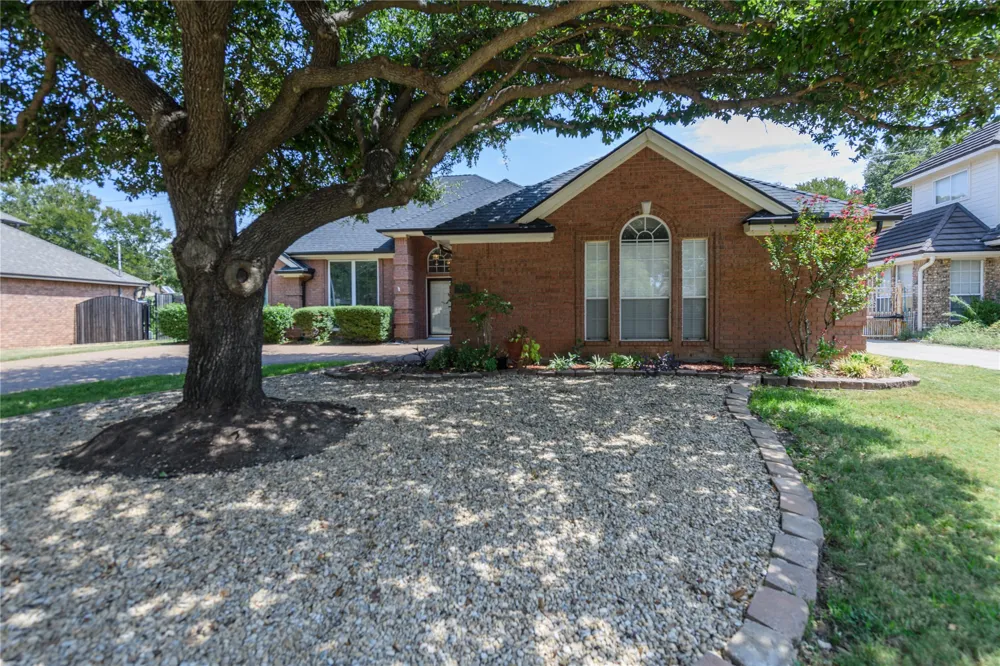 3120 Steve Drive Hurst, TX 76054