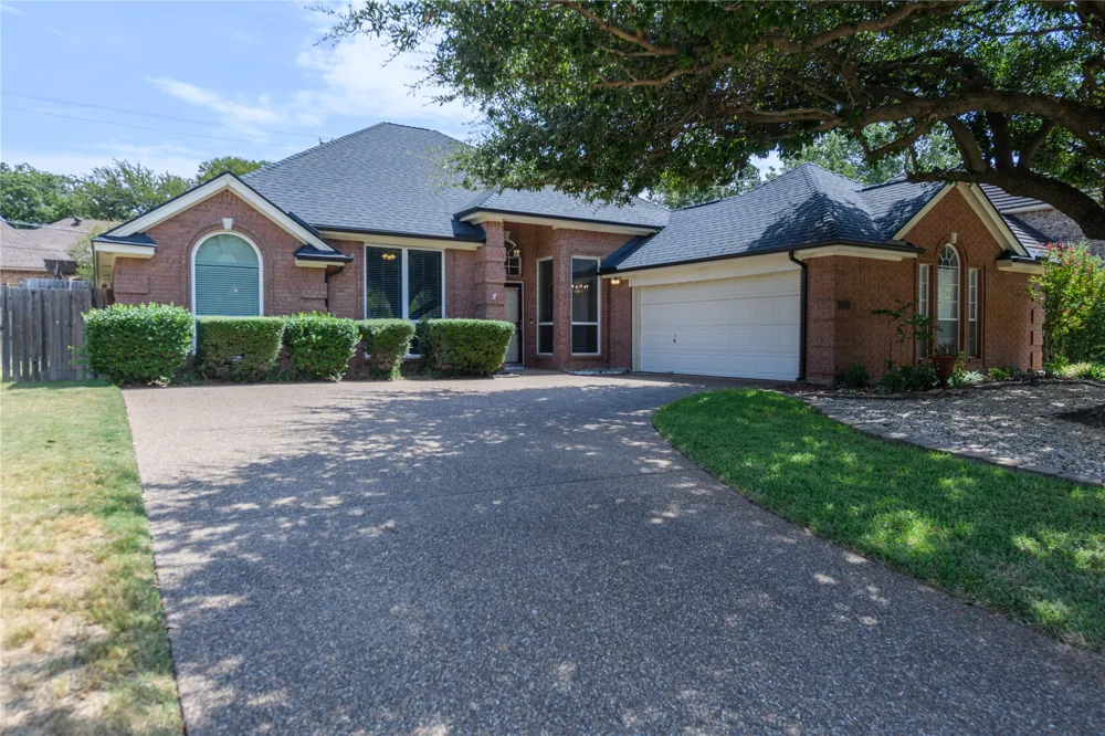 3120 Steve Drive Hurst, TX 76054