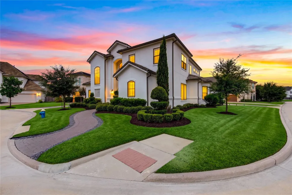 2330 Wyndam Heights Lane Houston, TX 77077