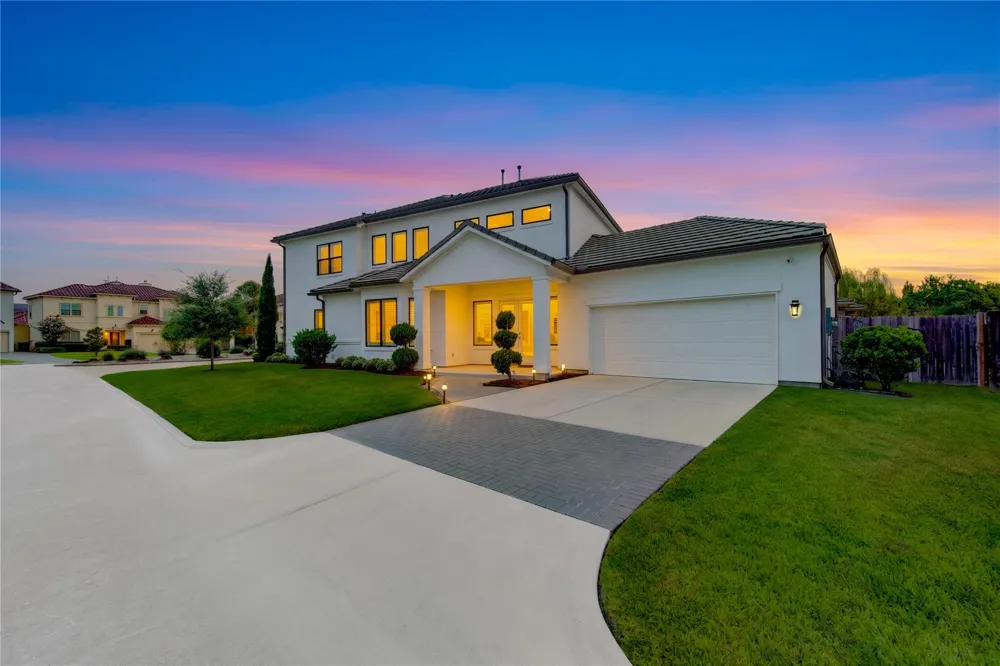 2330 Wyndam Heights Lane Houston, TX 77077