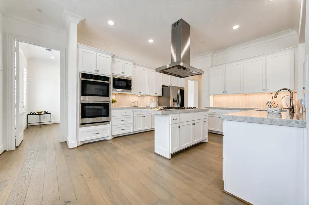 2330 Wyndam Heights Lane Houston, TX 77077