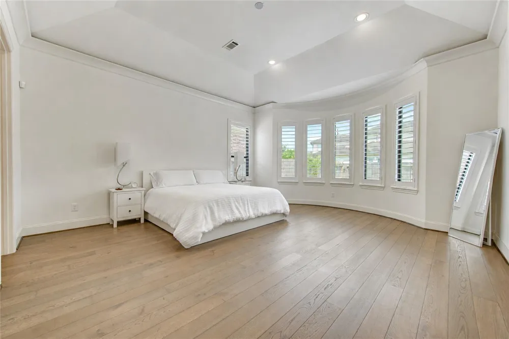 2330 Wyndam Heights Lane Houston, TX 77077