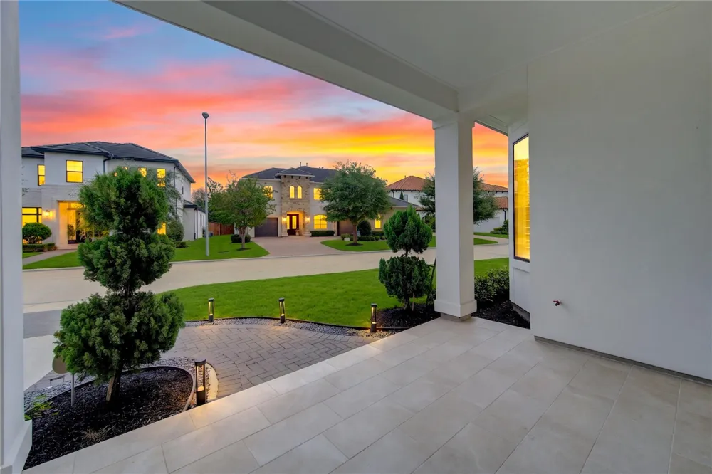 2330 Wyndam Heights Lane Houston, TX 77077