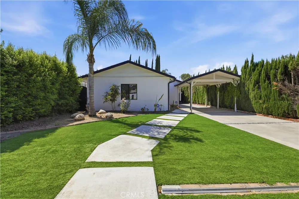 5527 Beckford Avenue Tarzana, CA 91356