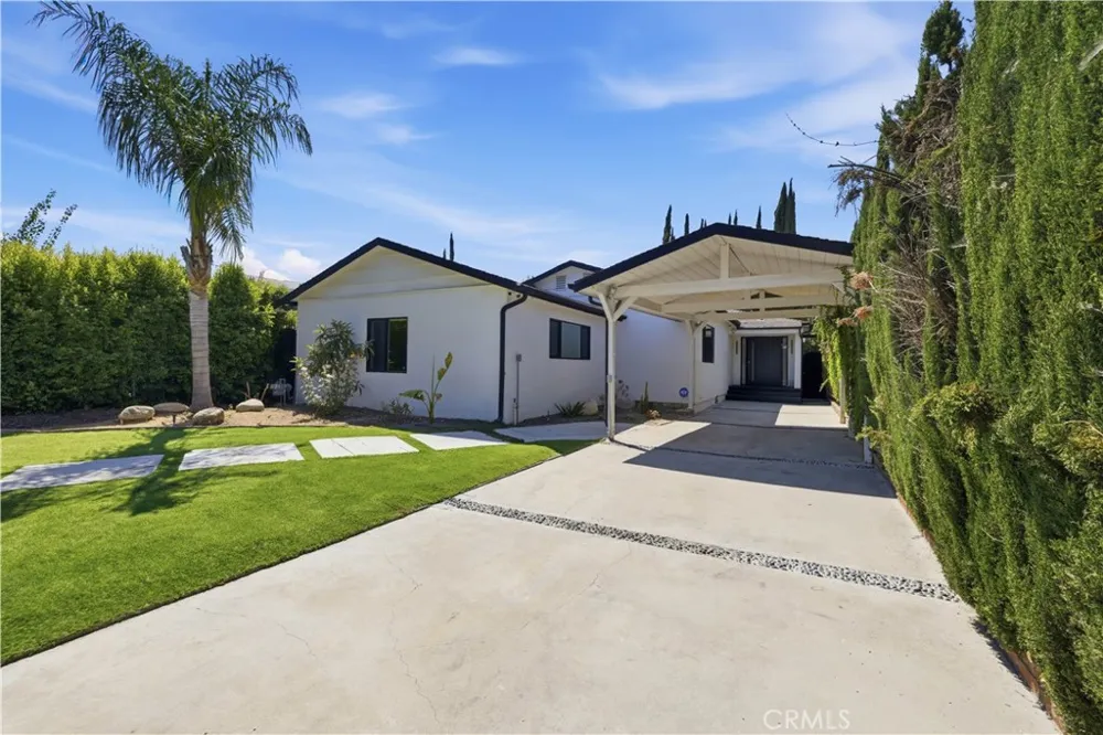 5527 Beckford Avenue Tarzana, CA 91356