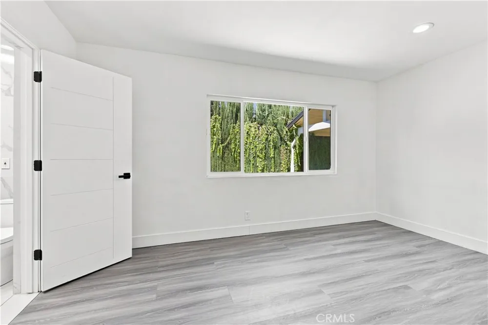5527 Beckford Avenue Tarzana, CA 91356