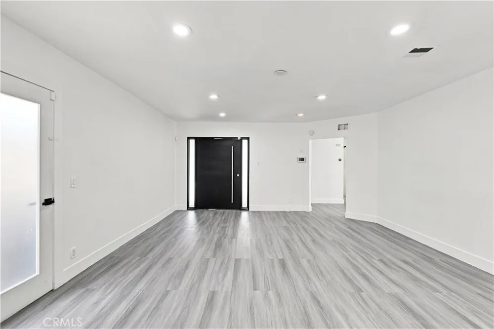5527 Beckford Avenue Tarzana, CA 91356