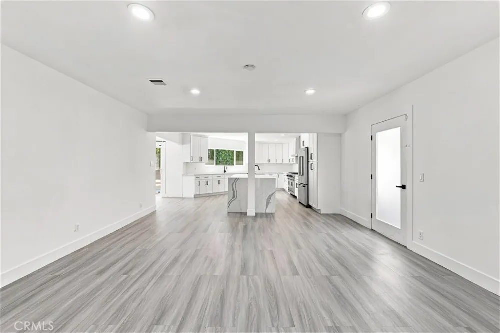 5527 Beckford Avenue Tarzana, CA 91356