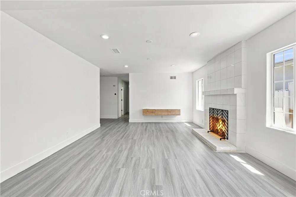 5527 Beckford Avenue Tarzana, CA 91356