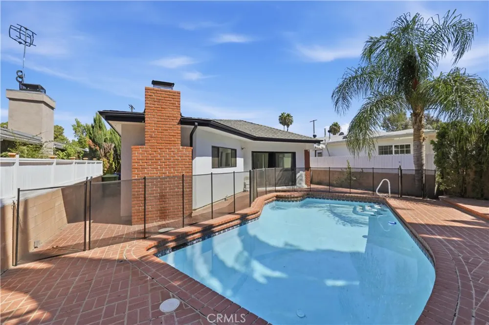5527 Beckford Avenue Tarzana, CA 91356