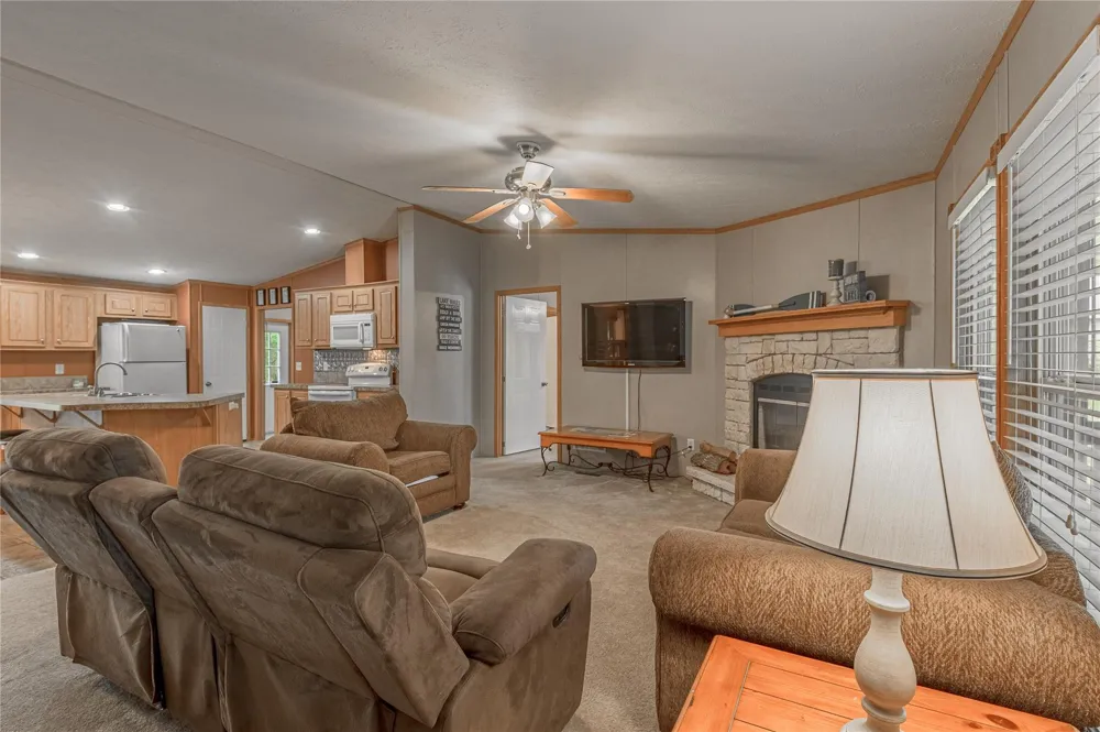 221 Chestnut Bend Huntsville, TX 77320