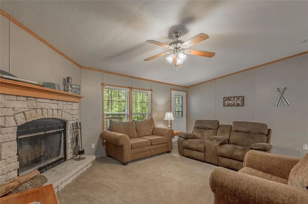 221 Chestnut Bend Huntsville, TX 77320