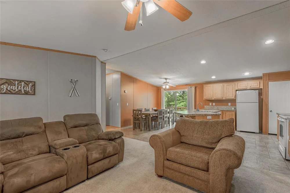 221 Chestnut Bend Huntsville, TX 77320