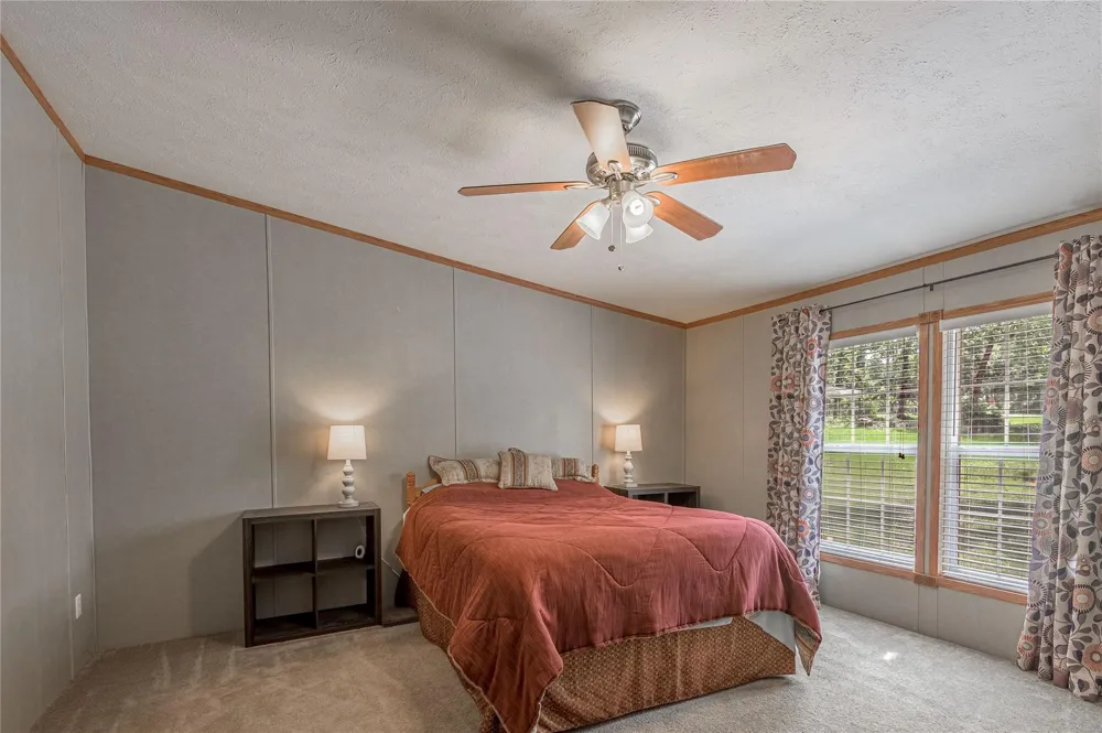 221 Chestnut Bend Huntsville, TX 77320