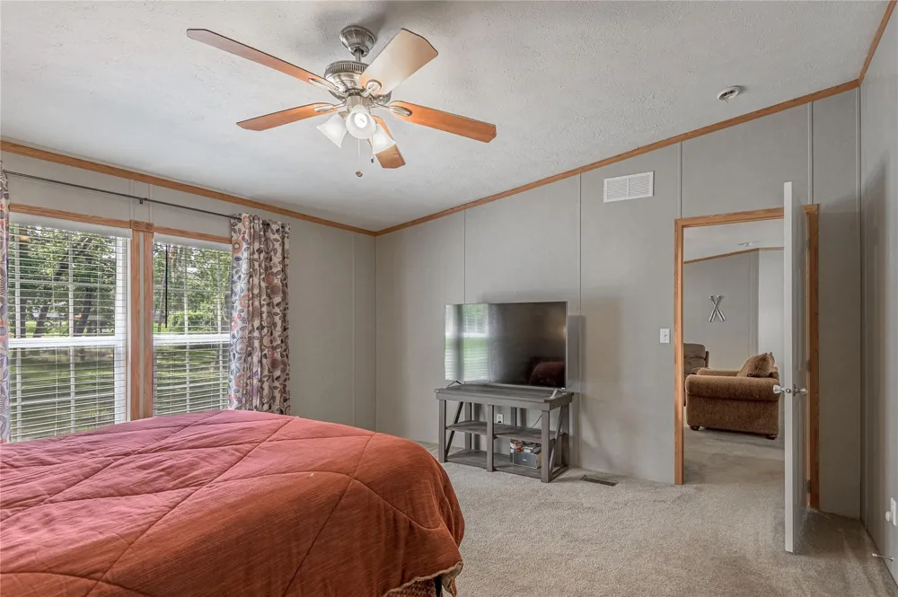 221 Chestnut Bend Huntsville, TX 77320