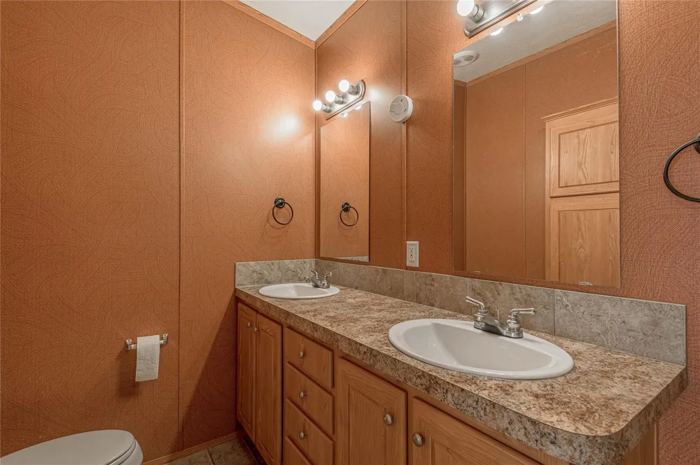 221 Chestnut Bend Huntsville, TX 77320