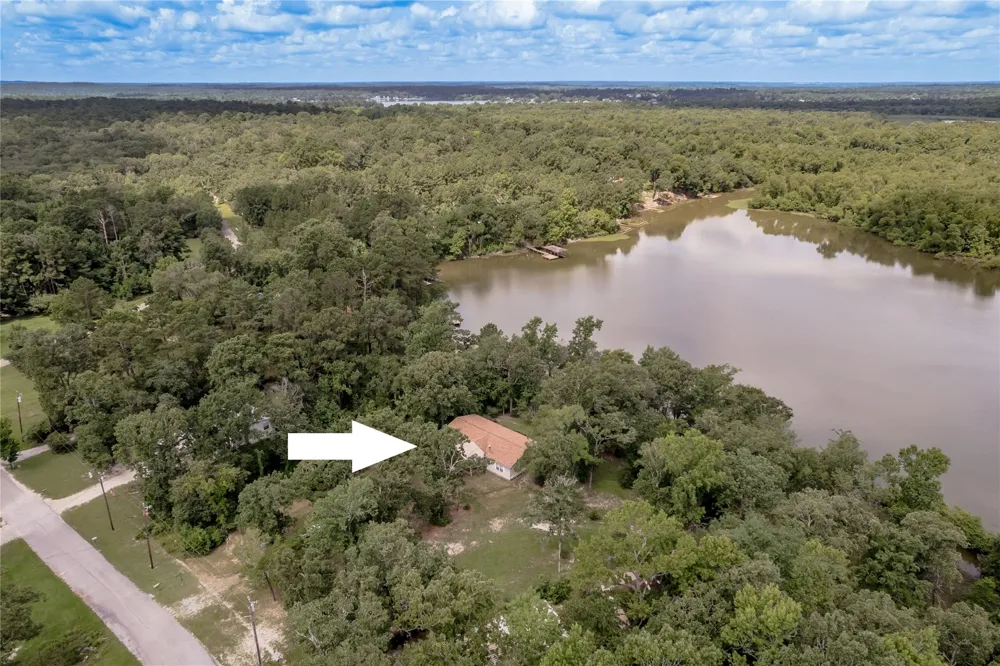 221 Chestnut Bend Huntsville, TX 77320