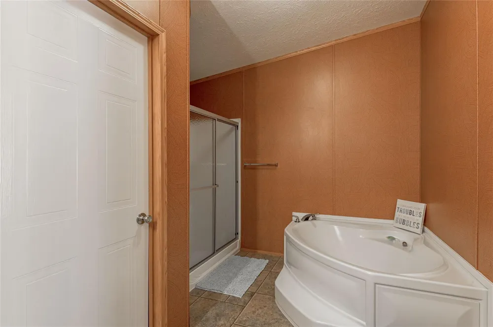 221 Chestnut Bend Huntsville, TX 77320