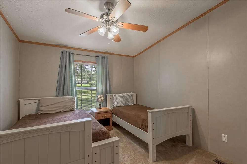 221 Chestnut Bend Huntsville, TX 77320