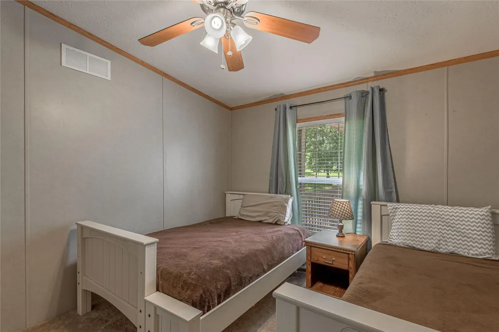 221 Chestnut Bend Huntsville, TX 77320