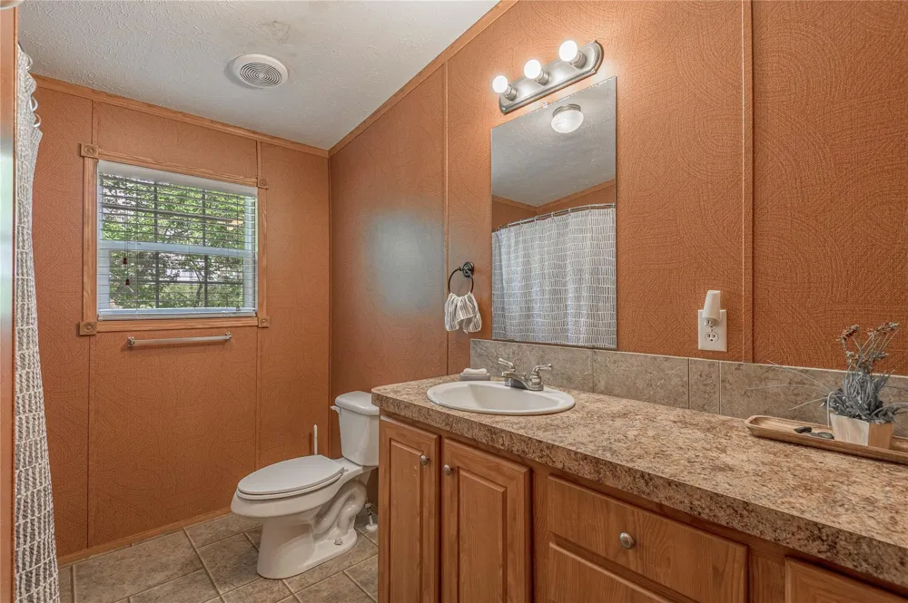221 Chestnut Bend Huntsville, TX 77320