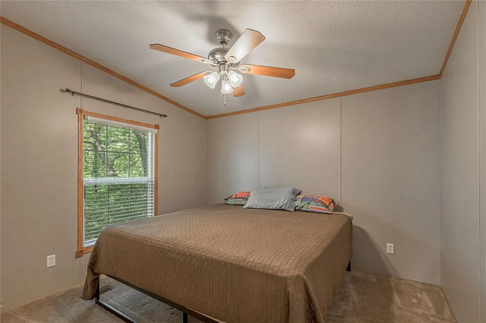 221 Chestnut Bend Huntsville, TX 77320
