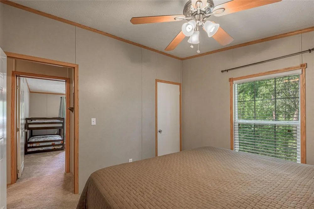 221 Chestnut Bend Huntsville, TX 77320