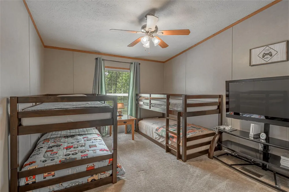 221 Chestnut Bend Huntsville, TX 77320