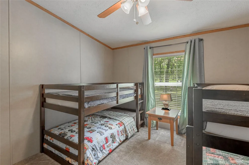 221 Chestnut Bend Huntsville, TX 77320
