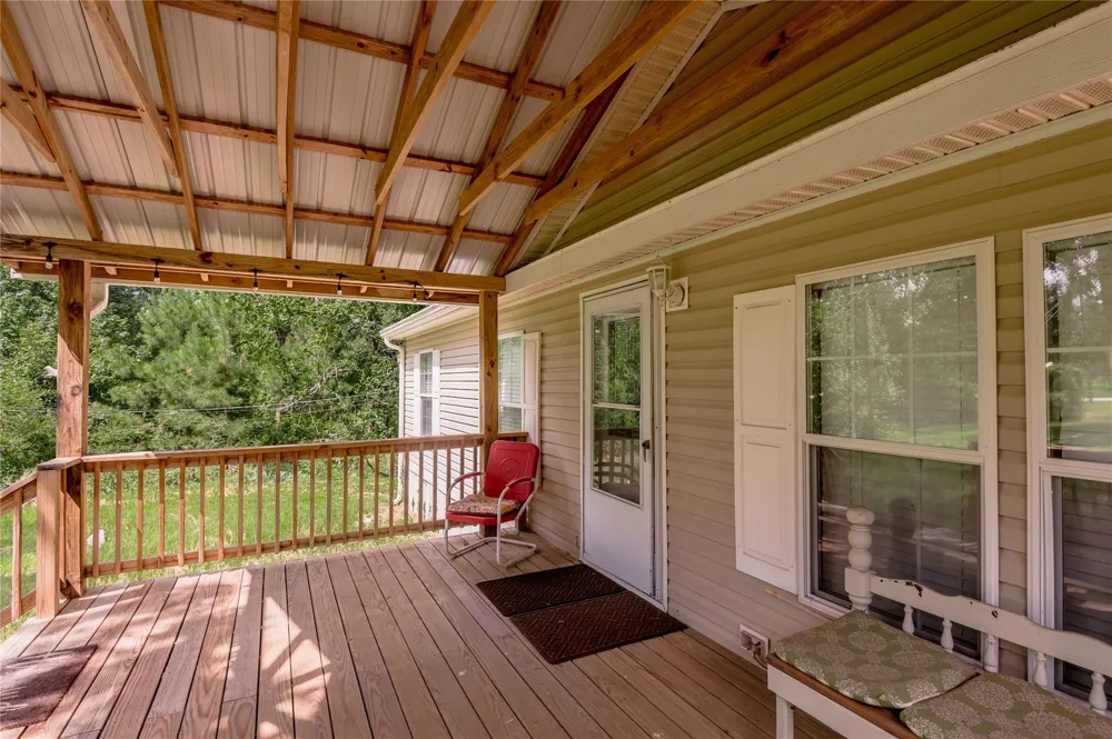 221 Chestnut Bend Huntsville, TX 77320