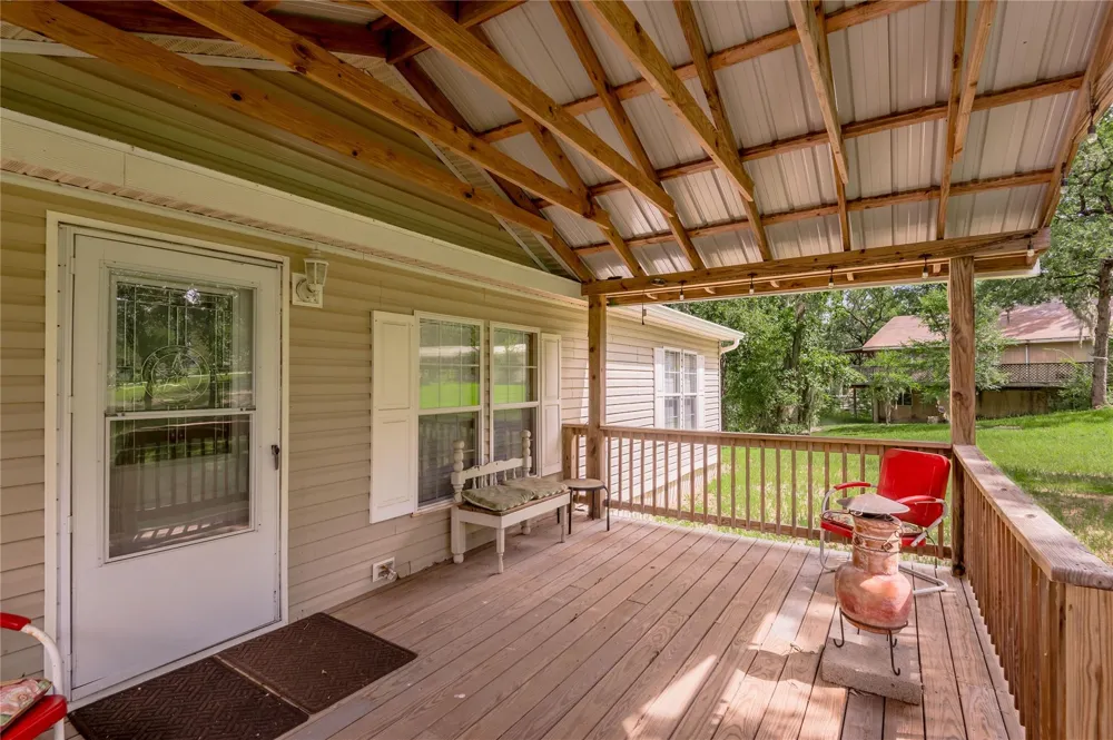 221 Chestnut Bend Huntsville, TX 77320