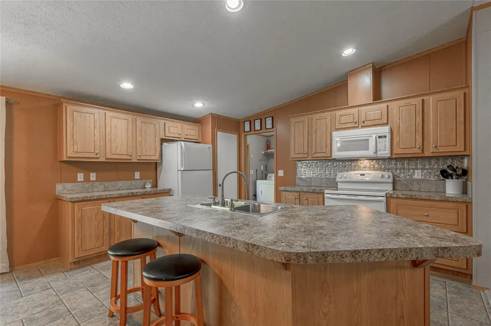 221 Chestnut Bend Huntsville, TX 77320